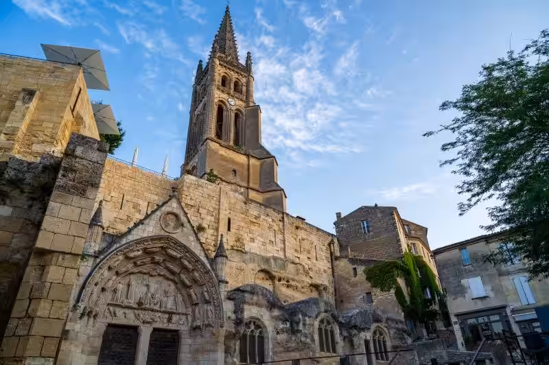Saint-Émilion: Un Legado de Vino, Historia y Sabor Inolvidable