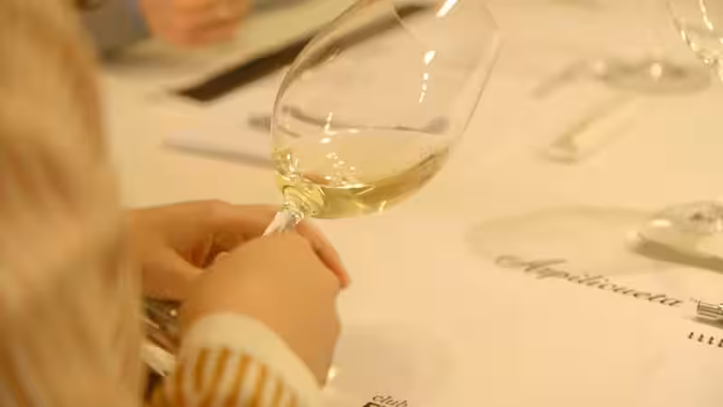 El Fascinante Mundo del Sommelier: Más Allá de una Botella