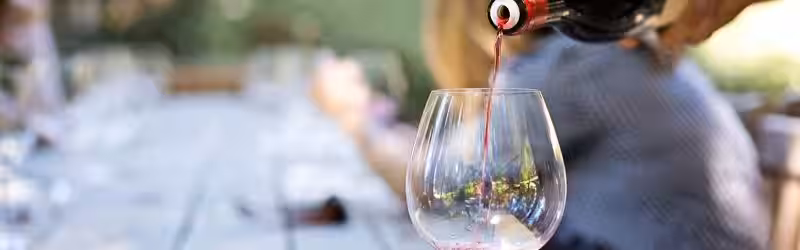 El Arte de Servir el Vino: Descubriendo el Mundo del Sommelier